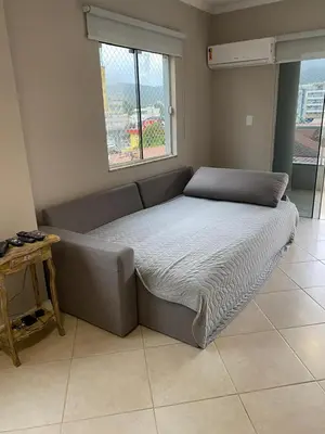 Uma cama ou camas num quarto em Cobertura duplex a 250m da praia de Bombas SC