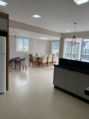 A planta de Cobertura duplex a 250m da praia de Bombas SC