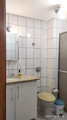 Uma casa de banho em Apartamento confortável em Meia Praia