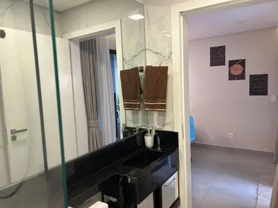 Uma casa de banho em Vista do Mangue suíte c Banheira Próximo do mar