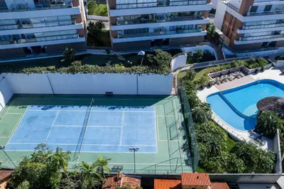 Comodidades para jogar ténis e squash em Residencial Puntablu ou nas proximidades