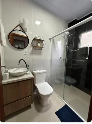 Uma casa de banho em Casa na praia de bombas