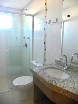 Uma casa de banho em Villa Maciel Bombinhas