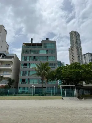 O edifício onde o apartamento está situado