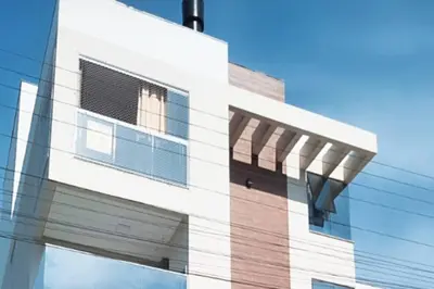 O edifício onde o apartamento está situado