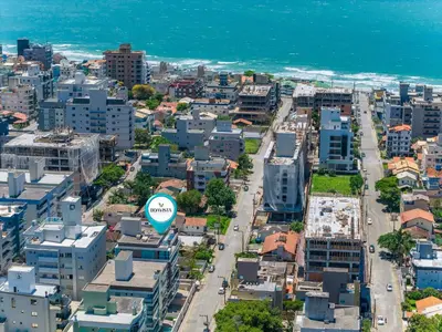 A planta de Cobertura duplex 3 suítes em Bombas
