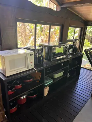 A cozinha ou kitchenette de chalé pousada aquarela