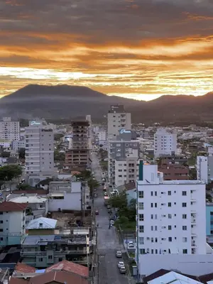 Uma vista geral da montanha ou uma vista da montanha a partir do apartamento