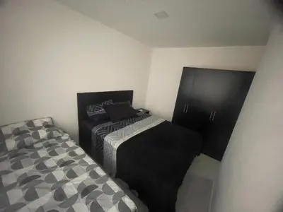 Uma cama ou camas num quarto em Apartamento novo Gran Safira