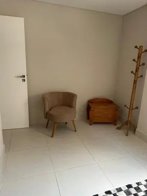 Uma área de estar em Apartamento Moderno, Charmoso e Pertinho do Mar em Bombas