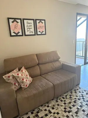 Uma área de estar em Apartamento Moderno, Charmoso e Pertinho do Mar em Bombas