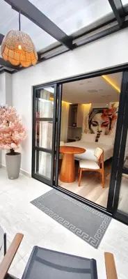 Uma área de estar em Up Hotel Boutique