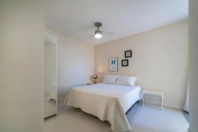 Uma cama ou camas num quarto em 4 Suítes Frente Mar Praia da Lagoinha