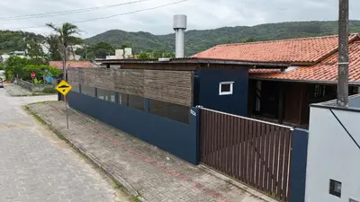 Uma vista geral da montanha ou uma vista da montanha a partir da casa de férias