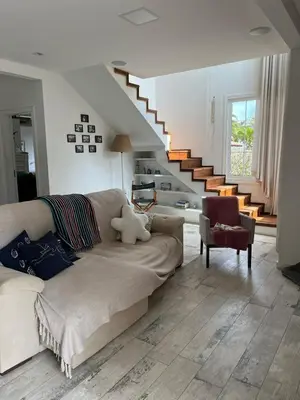 Uma área de estar em Lindissima casa na praia! Aqui você vai se sentir em casa!