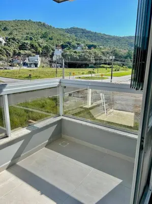 Uma vista geral da montanha ou uma vista da montanha a partir do apartamento