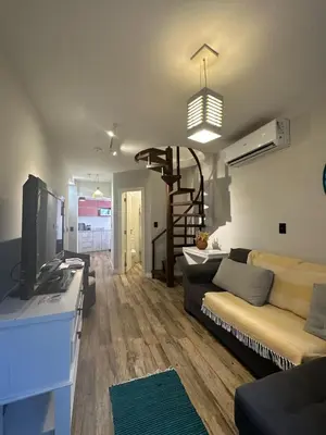 Uma televisão e/ou sistema de entretenimento em Incrível Chalé no Estaleiro à Beira Mar em Condomínio