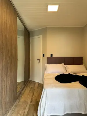 Uma cama ou camas num quarto em Incrível Chalé no Estaleiro à Beira Mar em Condomínio