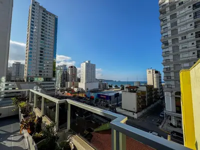 Uma vista do mar geral ou uma vista do mar a partir do apartamento