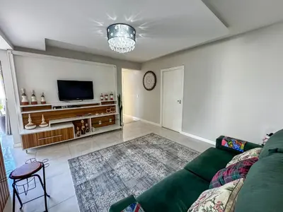Uma televisão e/ou sistema de entretenimento em Apartamento Vista mar