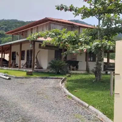 Casa de praia em meio a natureza