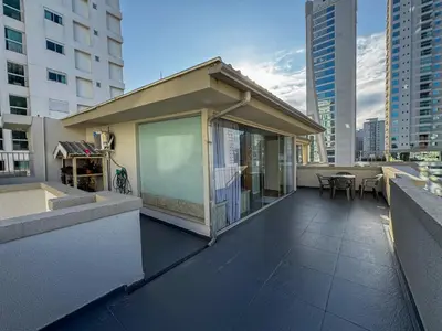 O edifício onde o apartamento está situado