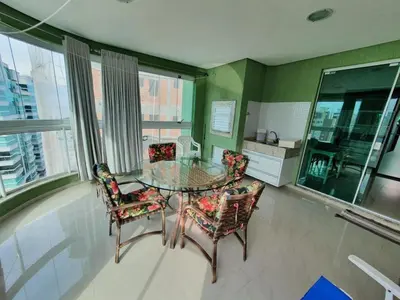 A planta de Amplo Apartamento em Meia Praia