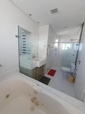 A planta de Amplo Apartamento em Meia Praia