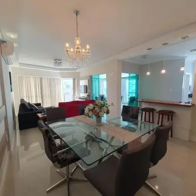 Amplo Apartamento em Meia Praia