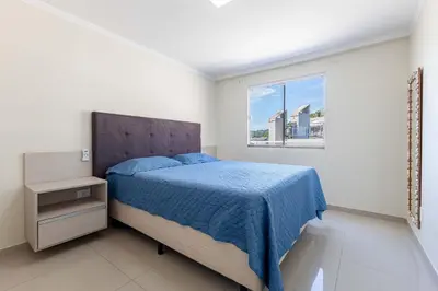 Uma cama ou camas num quarto em Cobertura na praia de Bombinhas