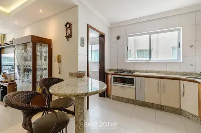A cozinha ou kitchenette de Apto vista mar c/ churrasq. a 50m da Praia ATT0602