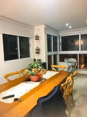 Uma área de estar em Apartamento Meia Praia