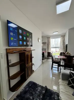 Uma televisão e/ou sistema de entretenimento em Residencial Mirante do Mar