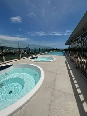 A piscina em ou perto de Apto com piscina aquecida perto do mar