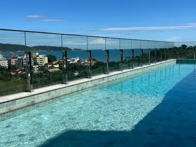 A piscina em ou perto de Apto com piscina aquecida perto do mar