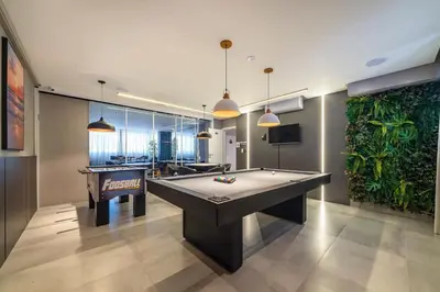 Uma televisão e/ou sistema de entretenimento em Elegance Apartamentos 1 quarto para 4 pessoas em Bombinhas