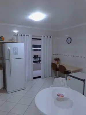 A cozinha ou kitchenette de Apartamento Meia Praia - Portal das Flores