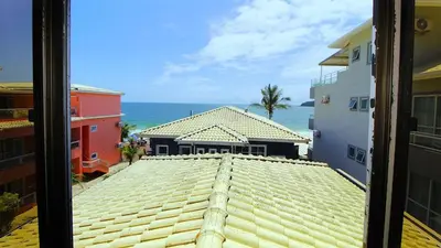 Uma vista do mar geral ou uma vista do mar a partir do apartamento