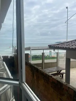 Uma vista do mar geral ou uma vista do mar a partir do apartamento