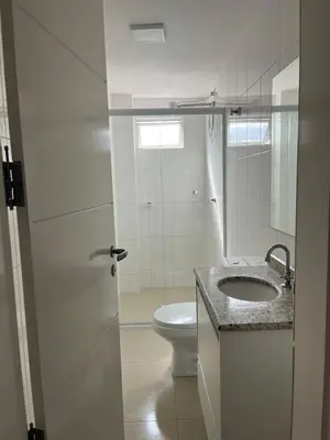 Uma casa de banho em Pé na areia Apto Bombas