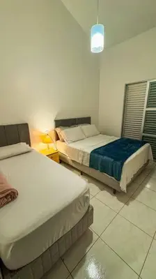 Uma cama ou camas num quarto em Sobrado a 100 metros do mar