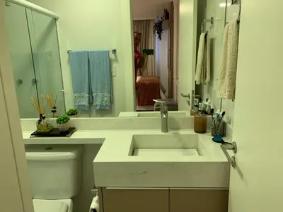 Uma casa de banho em Apto-Itapema