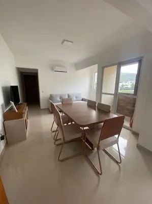 Uma televisão e/ou sistema de entretenimento em Apto 500m praia de Palmas