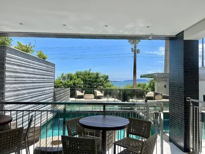 Uma varanda ou terraço em Frente Mar! Alto padrão na Praia de Palmas! OO02I