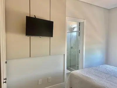 Uma cama ou camas num quarto em Frente Mar! Alto padrão na Praia de Palmas! OO02I