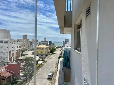 Uma vista geral de Governador Celso Ramos ou a vista da cidade a partir do apartamento