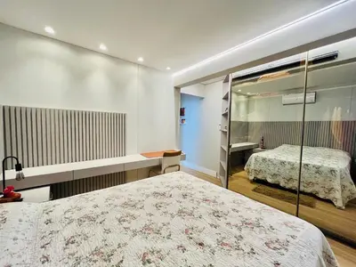 Uma cama ou camas num quarto em Cobertura na Praia de Palmas, a apenas 300 metros do mar.