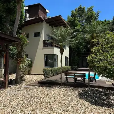 Casa refúgio praia do Estaleiro