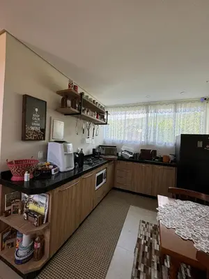 A cozinha ou kitchenette de Casa com 3 quartos e piscina no Mariscal