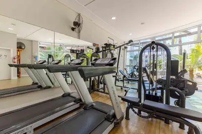 O centro de fitness e/ou as comodidades de fitness de Cobertura com Jacuzzi Privativa - Boulevard